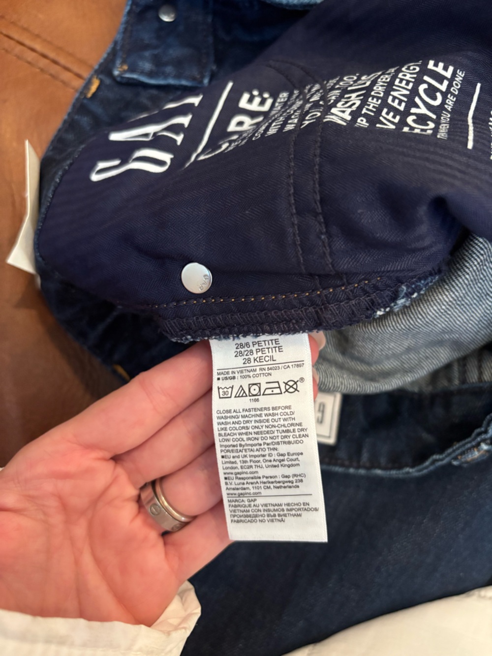GAP - Women’s Curvy High Rise Barrel Jeans (Petite) *BRAND NEW* - Picture 5 of 6
